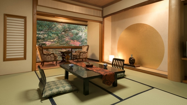 【水月】本館和室10畳＋広縁／四季を映す日本庭園を望む